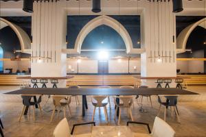 Seats and tables in a cafeteria